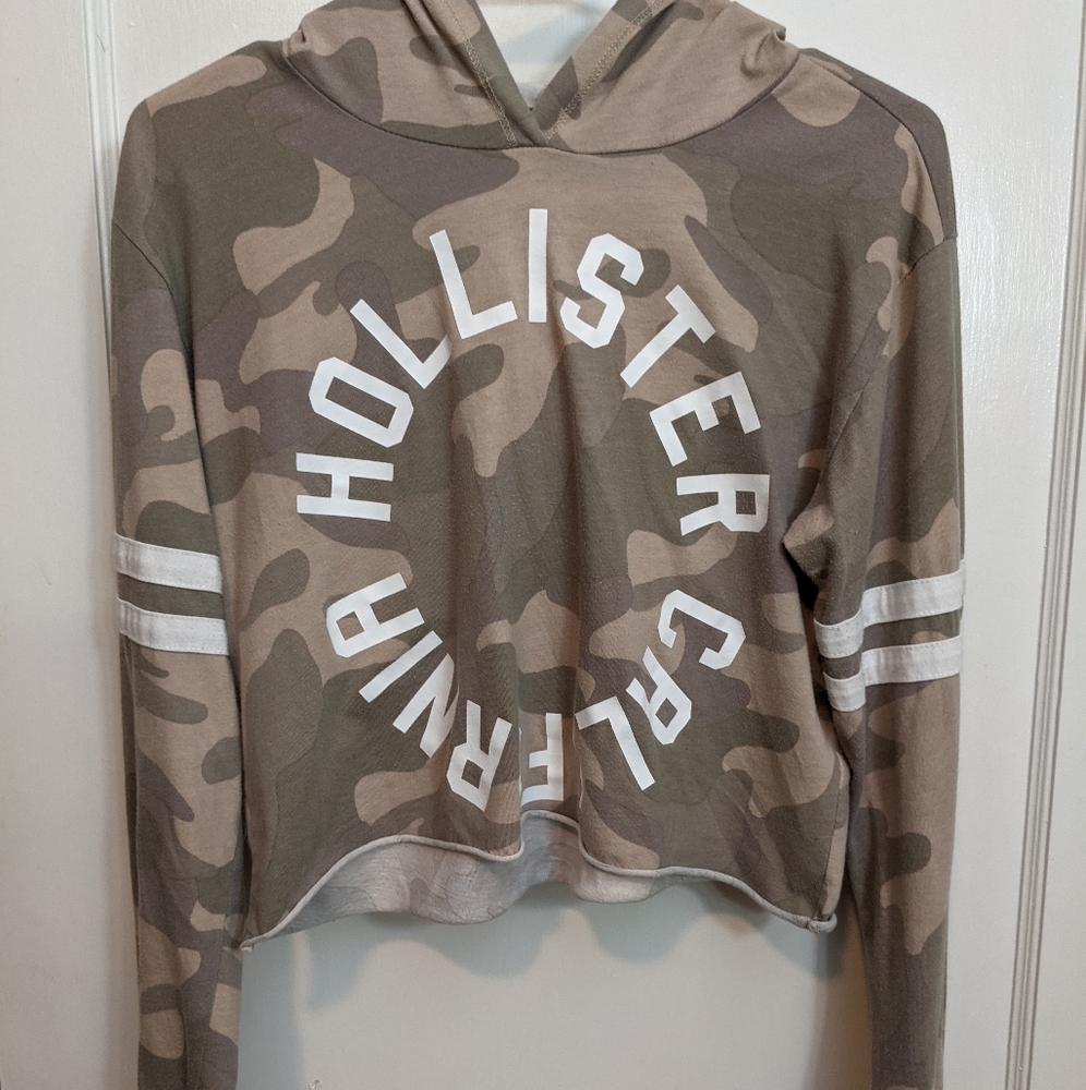 Hollister Long Sleeve Hooded Camo Crop Top